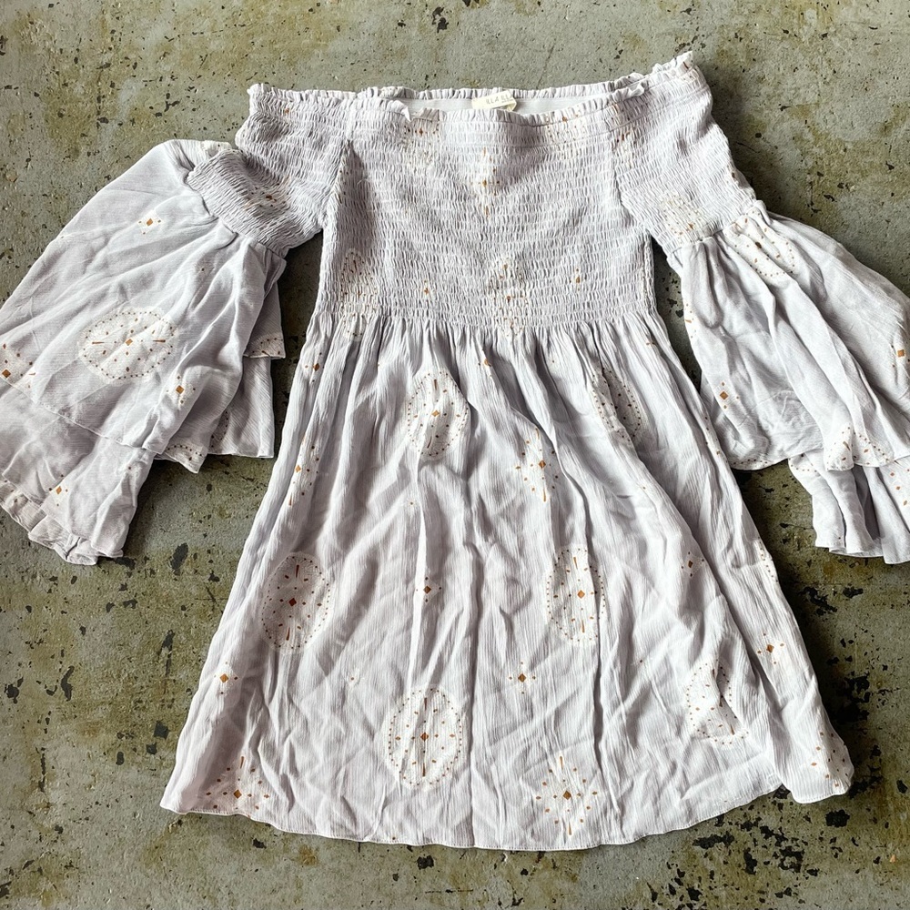 Illa Illa Off Shoulder Smocked Flowy Sleeve Grey Floral Cottage Boho Dress Med - Picture 3 of 8